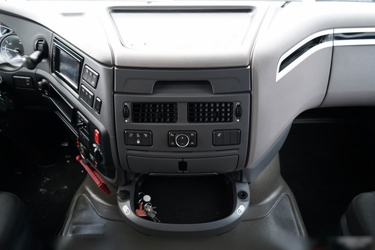 DAF XF 480 / ZESTAW TANDEM / 120 M3 / PRZEJAZDOWY / OŚ PODNOSZONA / OŚ SKRĘTNA / PODŁOGA SZYNA DESKA / WINDA DHOLLANDIA / KLIMA POSTOJOWA / + PRZYCZEPA LECITRAILER / OSIE SAF  zdjęcie 58