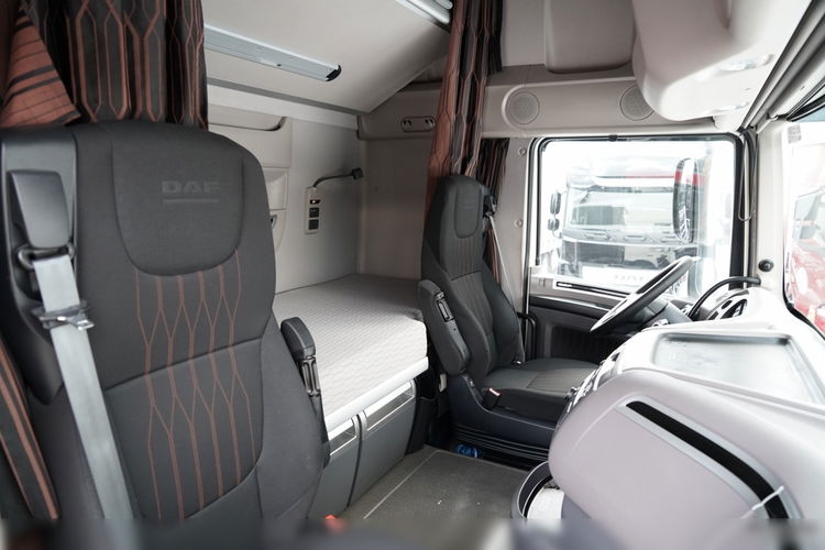 DAF XF 480 / ZESTAW TANDEM / 120 M3 / PRZEJAZDOWY / OŚ PODNOSZONA / OŚ SKRĘTNA / PODŁOGA SZYNA DESKA / WINDA DHOLLANDIA / KLIMA POSTOJOWA / + PRZYCZEPA LECITRAILER / OSIE SAF  zdjęcie 63