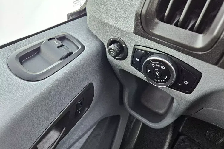 Ford transit L3H2 49999zł NETTO 2.0TdCi/131KM zdjęcie 21