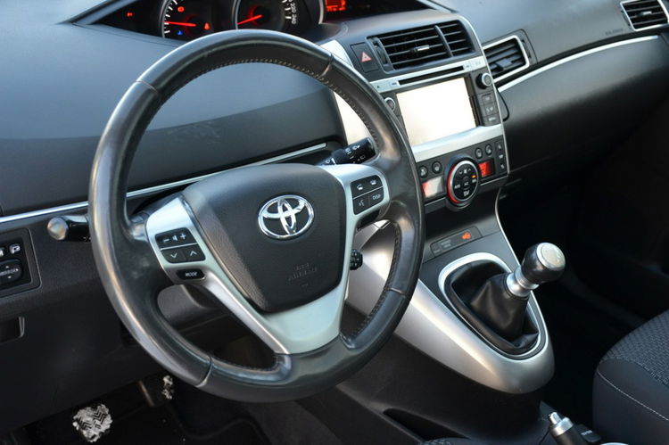 Toyota Verso Zarejestrowana 1.6i 132KM Serwis Panorama Navi Kamera zdjęcie 22