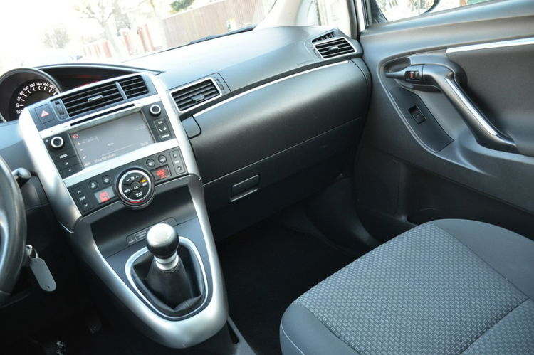 Toyota Verso Zarejestrowana 1.6i 132KM Serwis Panorama Navi Kamera zdjęcie 28