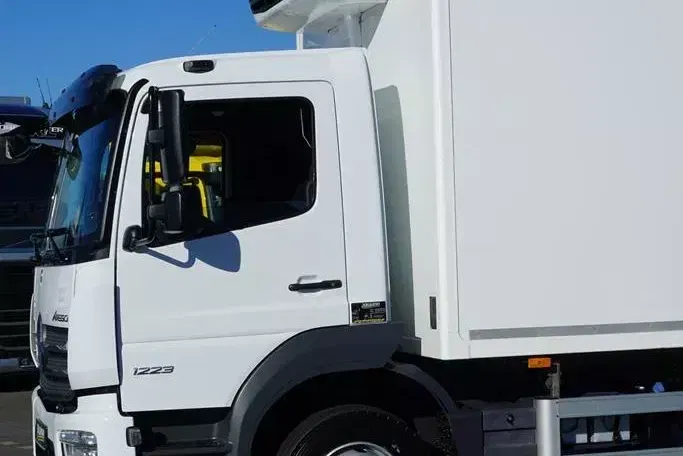 Mercedes ATEGO / 1223 / ACC / EURO 6 / CHŁODNIA + WINDA / MULTITEMPERATURA zdjęcie 31