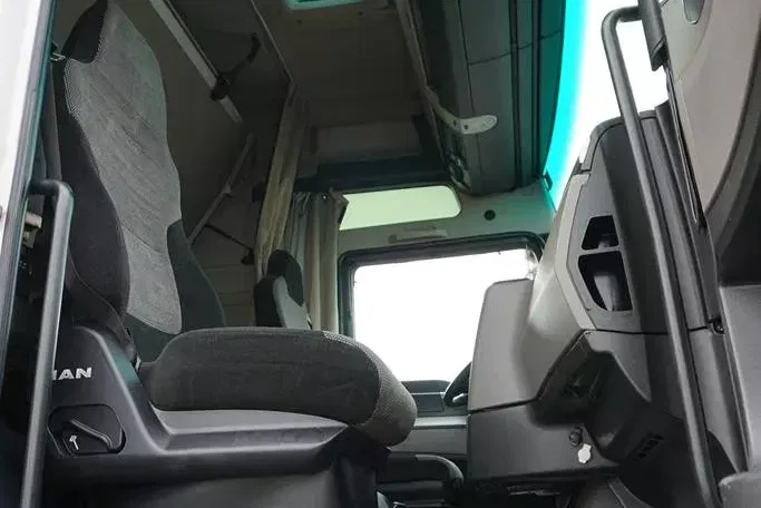 MAN TGX / 26.510 / E 6 / ACC / PUSHER / RETARDER / OŚ SKRĘTNA / DMC 68 000 KG zdjęcie 8