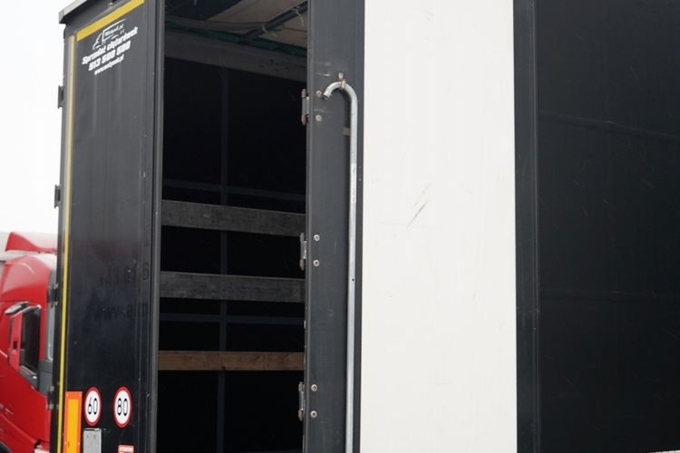 Wielton FIRANKA / MEGA / OŚ PODNOSZONA / DACH PODNOSZONY  zdjęcie 14