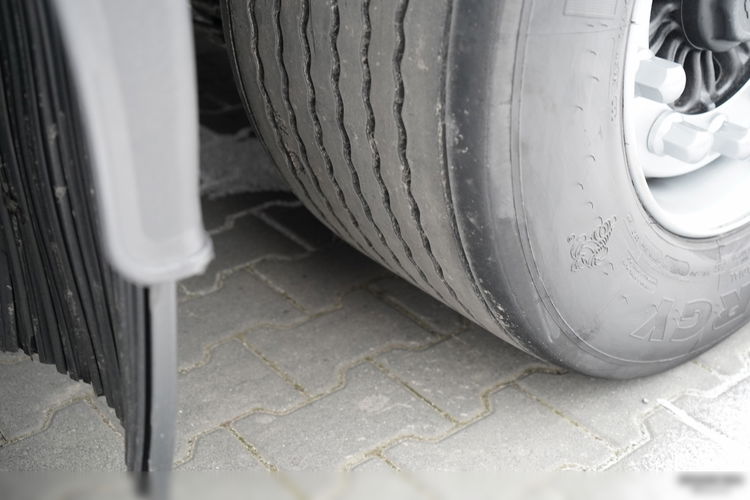 Wielton FIRANKA / MEGA / OŚ PODNOSZONA / DACH PODNOSZONY  zdjęcie 24