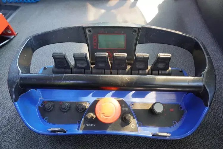 Renault C280 P4x2 E6 / HDS Fassi 5.6 t / Zasięg 8 m / Platforma 15 EPAL zdjęcie 12