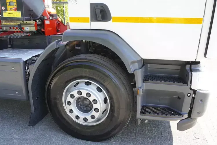 Renault C280 P4x2 E6 / HDS Fassi 5.6 t / Zasięg 8 m / Platforma 15 EPAL zdjęcie 16