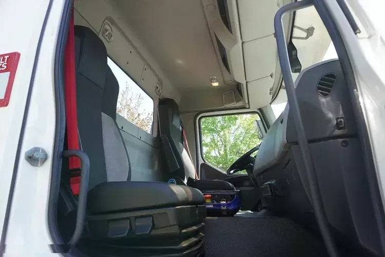 Renault C280 P4x2 E6 / HDS Fassi 5.6 t / Zasięg 8 m / Platforma 15 EPAL zdjęcie 25