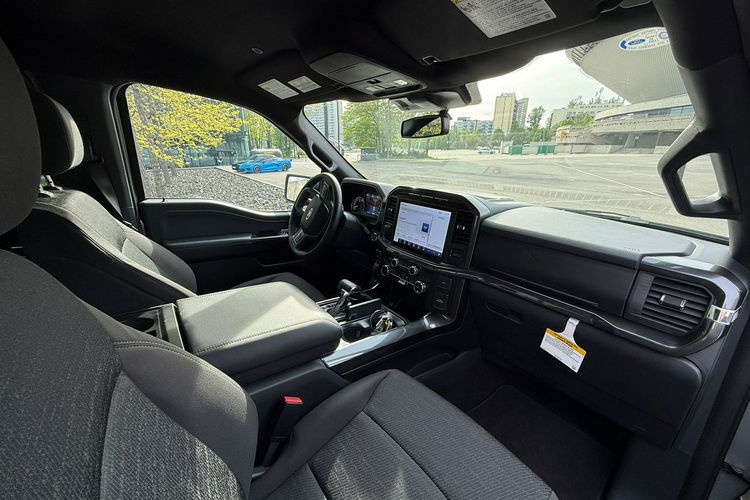 Ford F150 XLT SuperCrew / Sport 4x4 / 5.0 V8 390KM / 2023r / 2.900km przebieg FV zdjęcie 10