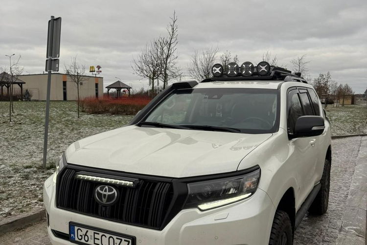 Toyota Land Cruiser Executive / 2kpl kół / Doinwestowany / Off-Road / Salon PL ASO FV 23% zdjęcie 1