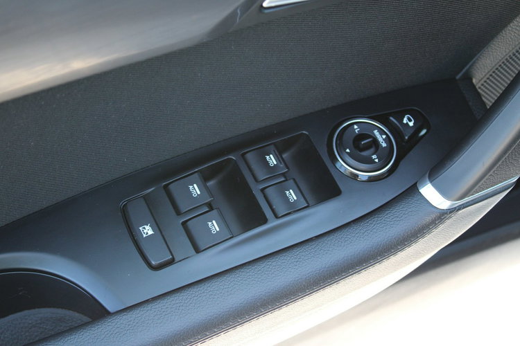 Hyundai i40 F-VAT netto 43 821 PLN Gwarancja Comfort Grzane fotele Kamera zdjęcie 16