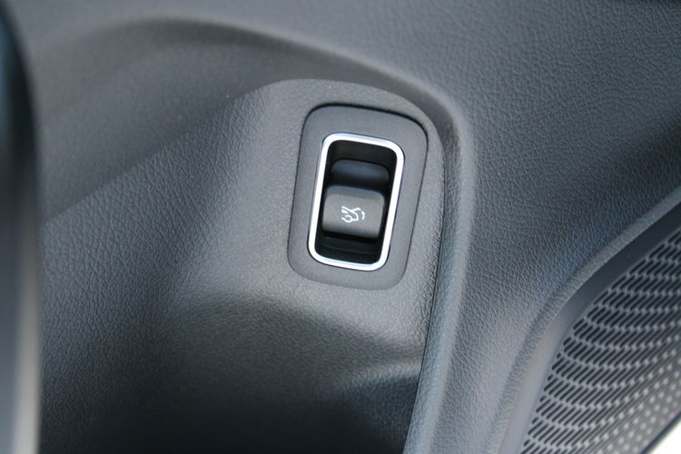 Mercedes CLA 200 Kamera Ambiente Gwarancja MAŁY PRZEBIEG zdjęcie 17