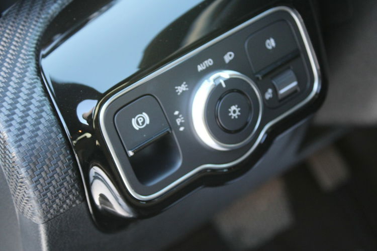 Mercedes CLA 200 Kamera Ambiente Gwarancja MAŁY PRZEBIEG zdjęcie 18