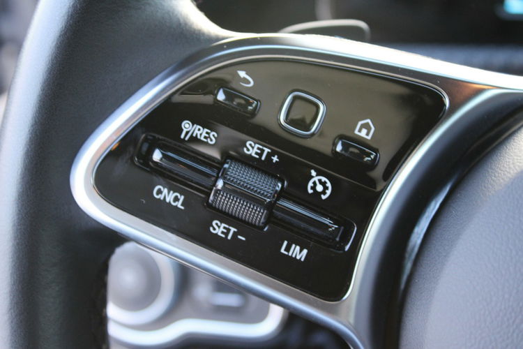 Mercedes CLA 200 Kamera Ambiente Gwarancja MAŁY PRZEBIEG zdjęcie 19