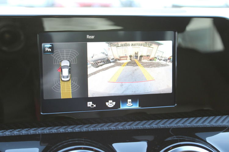 Mercedes CLA 200 Kamera Ambiente Gwarancja MAŁY PRZEBIEG zdjęcie 23