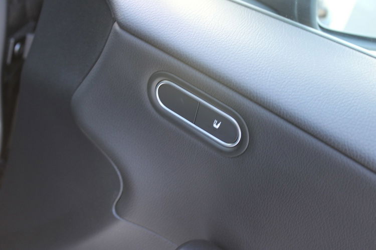 Mercedes CLA 200 Kamera Ambiente Gwarancja MAŁY PRZEBIEG zdjęcie 28