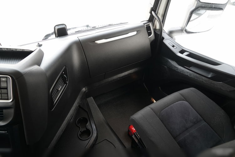 Iveco XWAY / 510 / RETARDER / KLIMA POSTOJOWA zdjęcie 33