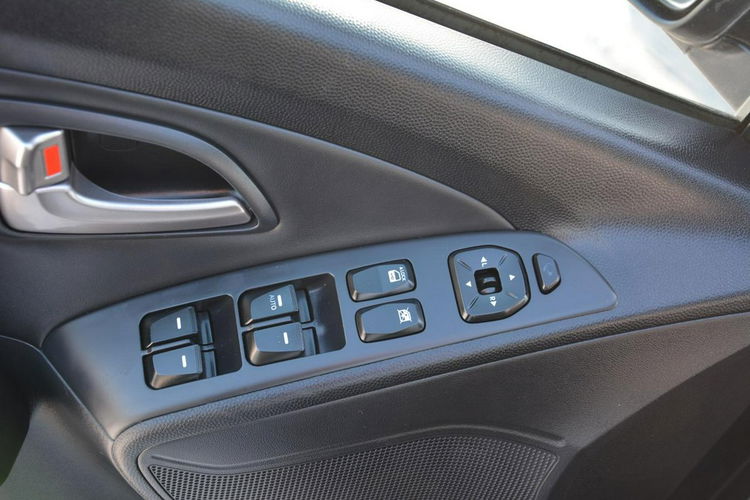 Hyundai ix35 Premium Keyless go Skóry Navi Kamera Parktronic Hak ASO z Niemiec zdjęcie 19