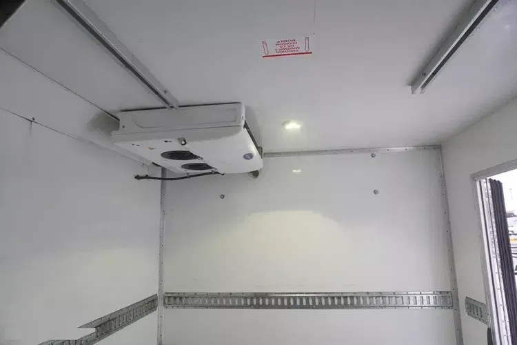 Renault D210 12T / Chłodnia Bitemperatura / 3 sztuki / 70 tys.km zdjęcie 15