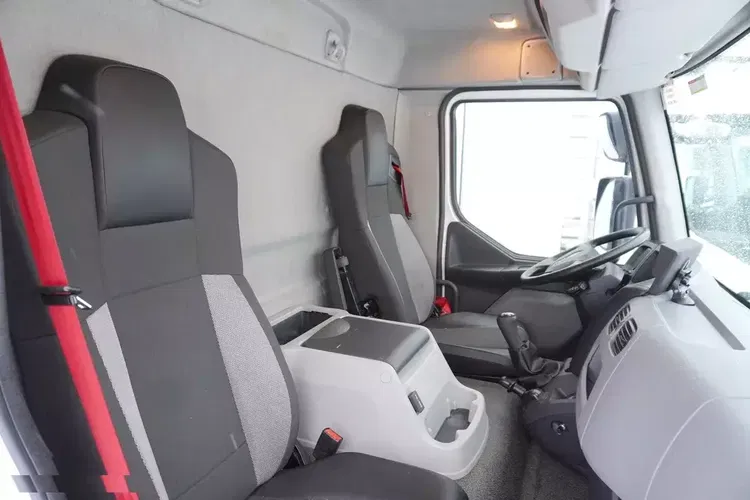 Renault D210 12T / Chłodnia Bitemperatura / 3 sztuki / 70 tys.km zdjęcie 24