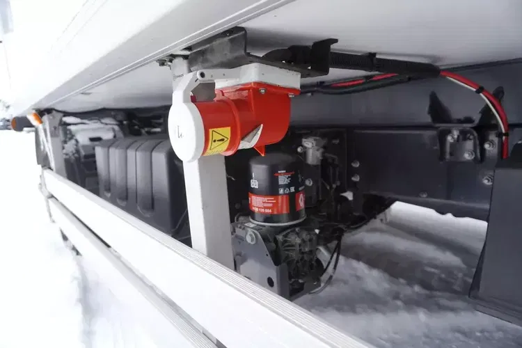 Renault D210 12T / Chłodnia Bitemperatura / 3 sztuki / 70 tys.km zdjęcie 29