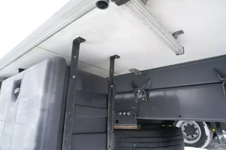 Renault D210 12T / Chłodnia Bitemperatura / 3 sztuki / 70 tys.km zdjęcie 30