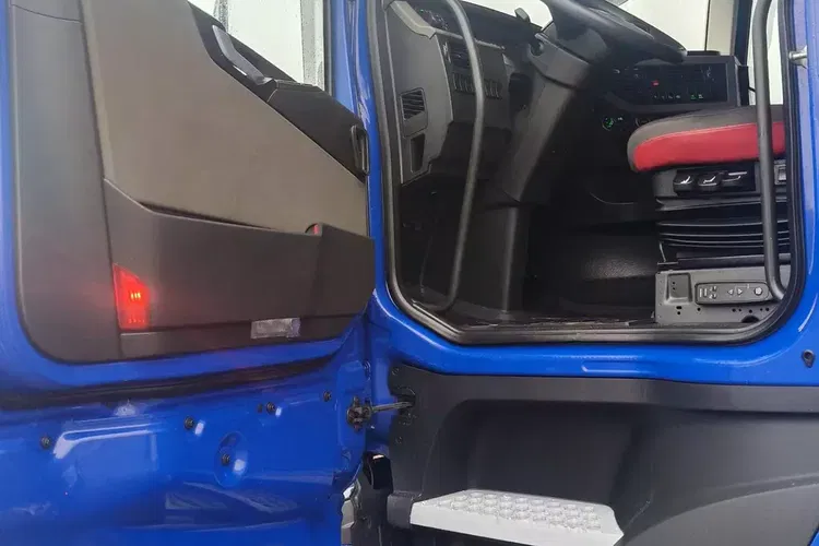 Volvo FH4 460 / EURO 6 / AUTOMAT / I -SHIFT / STANDARD / zdjęcie 15