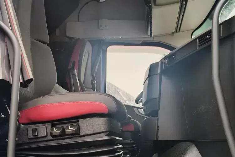 Volvo FH4 460 / EURO 6 / AUTOMAT / I -SHIFT / STANDARD / zdjęcie 18