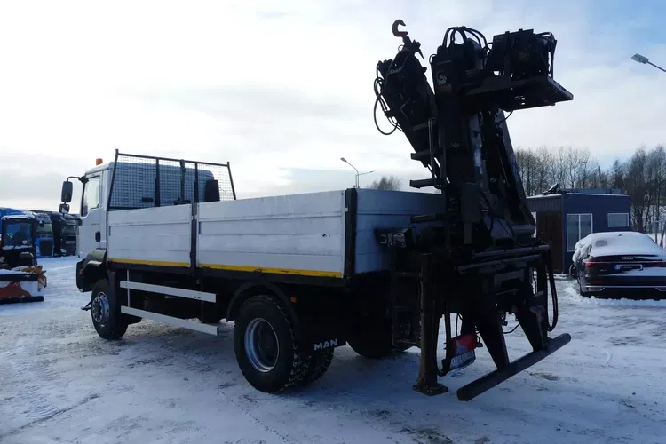 TGM 18.330 / 4x4 / MANUAL / HDS HIAB 122-2 DUO / zdjęcie 11