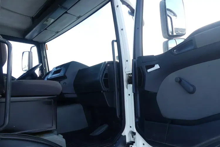 TGM 18.330 / 4x4 / MANUAL / HDS HIAB 122-2 DUO / zdjęcie 23