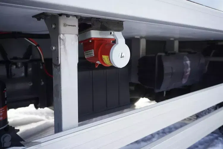 Renault D210 12T / Chłodnia Bitemperatura / 3 sztuki / 90 tys.km zdjęcie 29