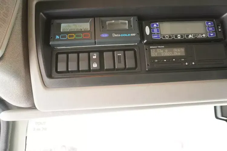 Renault D210 12T / Chłodnia Bitemperatura / 3 sztuki / 80 tys.km zdjęcie 17