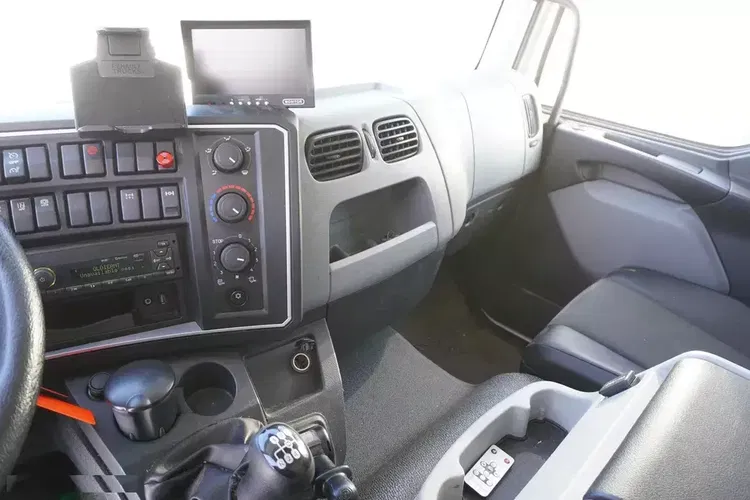 Renault D210 12T / Chłodnia Bitemperatura / 3 sztuki / 80 tys.km zdjęcie 19