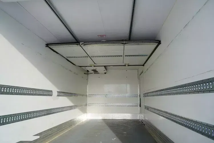 Renault D210 12T / Chłodnia Bitemperatura / 3 sztuki / 80 tys.km zdjęcie 9