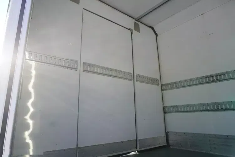 Renault D210 12T / Chłodnia Bitemperatura / 3 sztuki / 70 tys.km zdjęcie 13