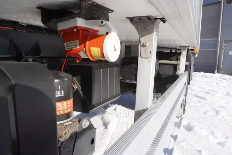 Renault D210 12T / Chłodnia Bitemperatura / 3 sztuki / 70 tys.km zdjęcie 17