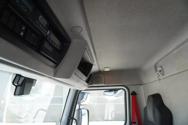 Renault D210 12T / Chłodnia Bitemperatura / 3 sztuki / 70 tys.km zdjęcie 21