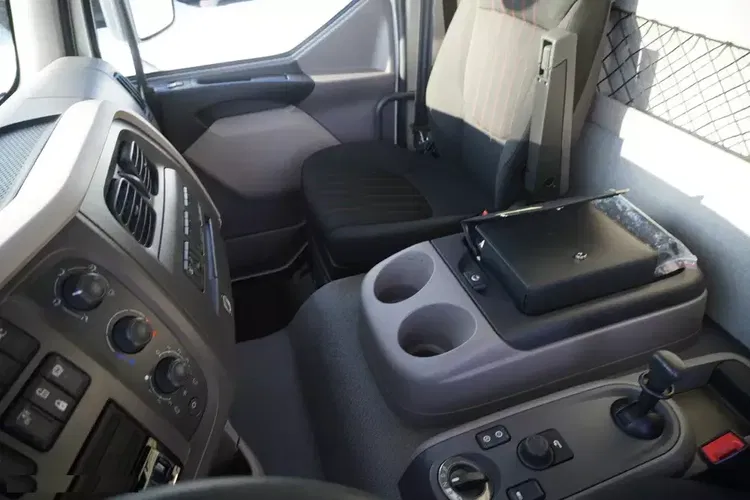 DAF LF 12.210 kontener 18 palet z windą / 50 tys.km /2024 zdjęcie 19