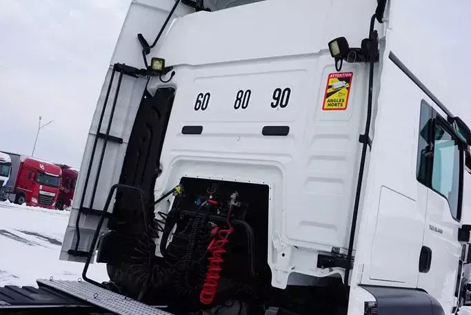 MAN TGS / 18.400 / EURO 6 / ACC / MAŁY PRZEBIEG zdjęcie 34