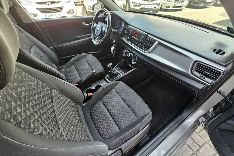 Kia Rio model 2018, grzana kierownica i fotele, asystent pasa, radar zdjęcie 18