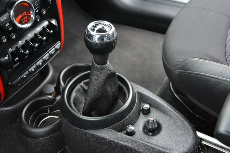 MINI Countryman Cooper S 1.6T(184KM) Xenon Navi Skóry Klimatronic Grzane fotele ALU18 zdjęcie 32