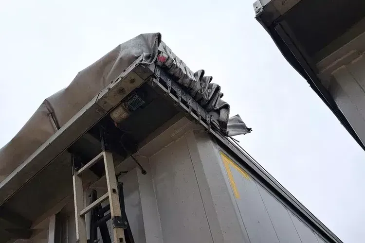 Wielton NW-3 / waga 6.2 t / poj. 38m3 / elek. dach / Teflon / 30 naczep r.2022 zdjęcie 11