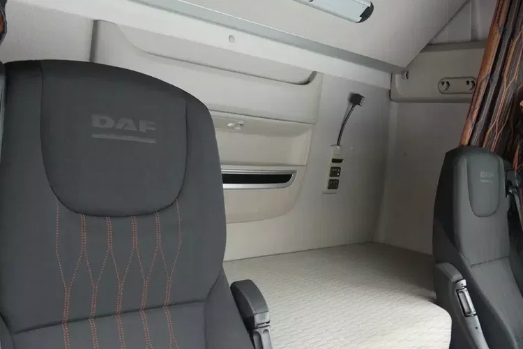 DAF XF 106.480 / SUPER SPACE CAB / EURO 6 / STANDARD / zdjęcie 25