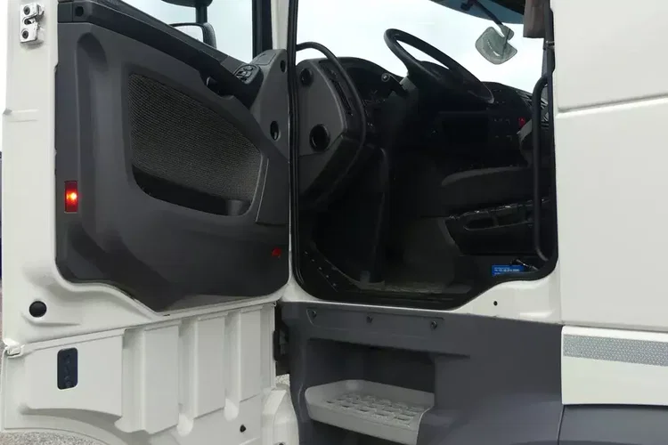 DAF XF 106.460 / EURO 6 / ZESTAW PRZEJAZDOWY / TANDEM / zdjęcie 26