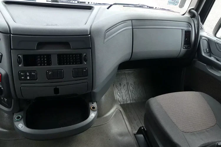 DAF XF 106.460 / EURO 6 / ZESTAW PRZEJAZDOWY / TANDEM / zdjęcie 38