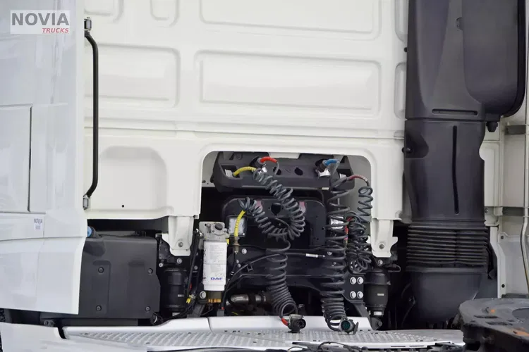 DAF XF 480 ZF INTARDER / KLIMA POSTOJOWA / FULL LED / TRĄBY / MIĘDZYOSIE zdjęcie 17