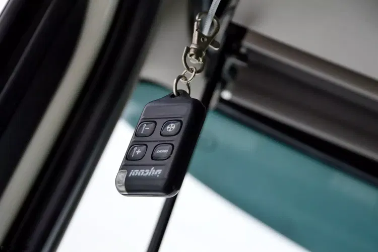 DAF XF 480 ZF INTARDER / KLIMA POSTOJOWA / FULL LED / TRĄBY / MIĘDZYOSIE zdjęcie 28