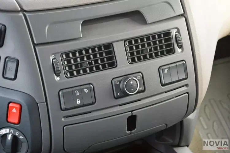 DAF XF 480 ZF INTARDER / KLIMA POSTOJOWA / FULL LED / TRĄBY / MIĘDZYOSIE zdjęcie 32