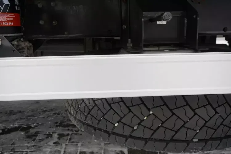 Renault D280 16T / kontener 18 palet / Winda zdjęcie 12