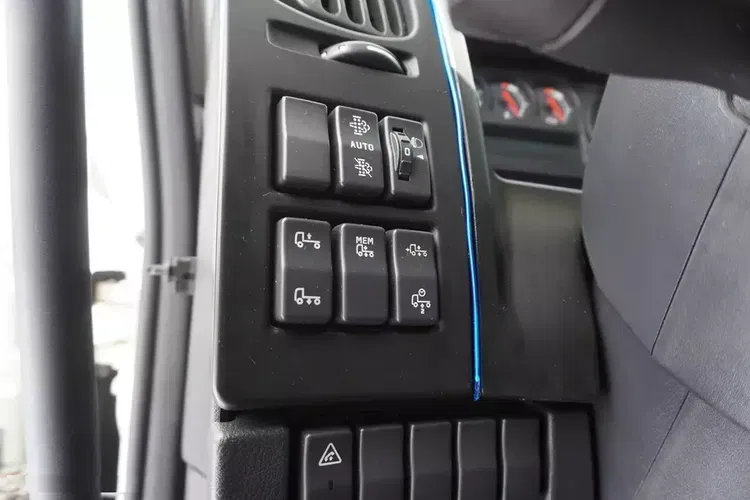 Renault D280 16T / kontener 18 palet / Winda zdjęcie 19